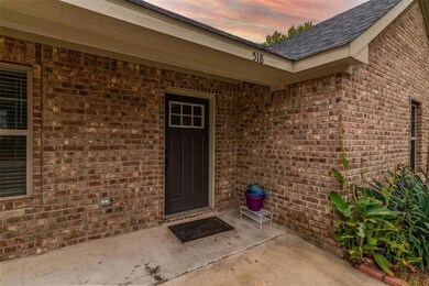 518 W Hull St, Denison, TX 75020 - photo 2