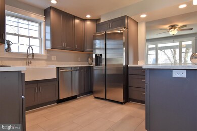 208 Dale Rd, Pasadena, MD 21122 - photo 3