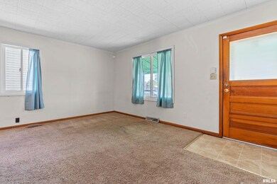 813 N Sherman St, Lincoln, IL 62656 - photo 7