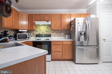 9199 Cardinal Forest Ln unit 14, Lorton, VA 22079 - photo 4