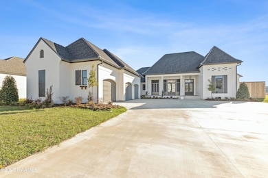 109 Trailing Oaks Dr, Youngsville, LA 70592 - photo 2