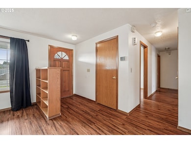 2067 SW Oleander St, McMinnville, OR 97128 - photo 4