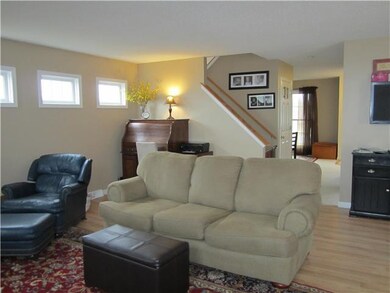 Great Room Great Room w/laminate floors + transom 