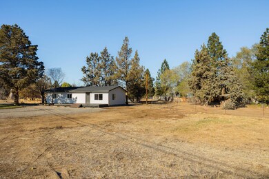 5625 SW Mcvey Ave, Redmond, OR 97756 - photo 2