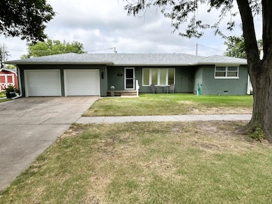 412 W 11th St, Larned, KS 67550 - photo 2