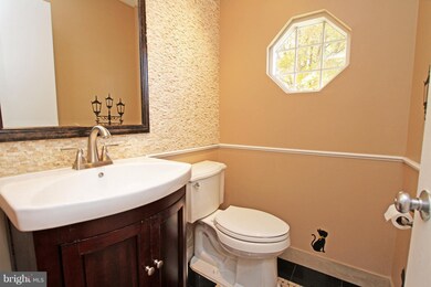 3093 White Birch Ct, Fairfax, VA 22031 - photo 5