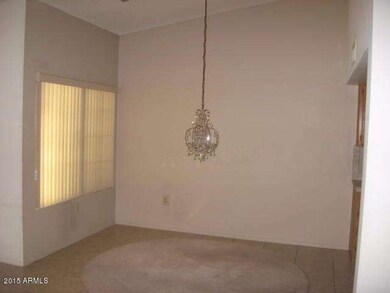 A GREAT ROOM DINING AREA