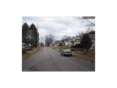 219 Perry St, Struthers, OH 44471 - photo 2