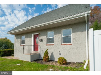 308 Woodlyn Cir, Woodlyn, PA 19094 - photo 2