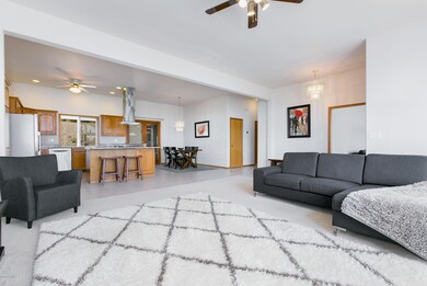 Grand great room with 10' ceilings!