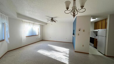 520 S 1st Ave unit 121, New Hampton, IA 50659 - photo 2