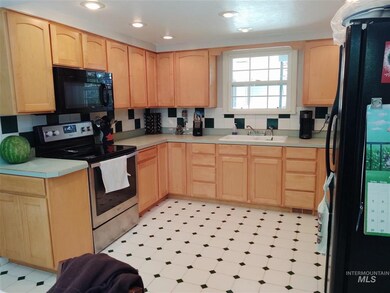 878 Wendell St, Twin Falls, ID 83301 - photo 4