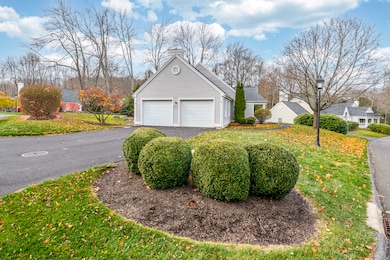 13 Caveson Ct, Middlebury, CT 06762 - photo 4