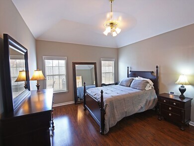 The 16x12 master has lots of light,pergo floors an