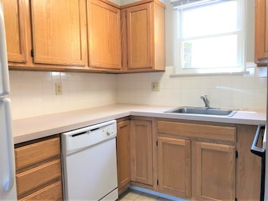 265 New Ludlow Rd unit D2, Chicopee, MA 01020 - photo 6