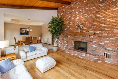 005_LIVING ROOM
