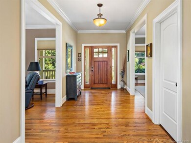 Extra wide entry hall for greeting guests with eas