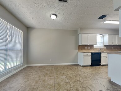 3518 Saratoga Dr, Houston, TX 77088 - photo 4