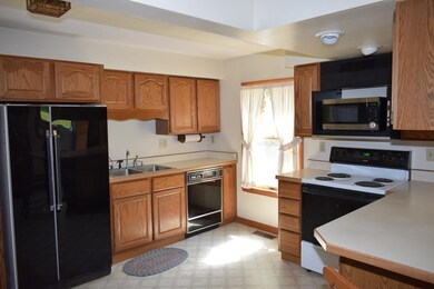 27 Laurel St, Whitefield, NH 03598 - photo 3