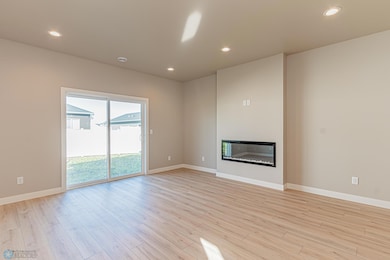 5846 James Dr W, West Fargo, ND-09.jpg