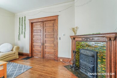 201 Lafayette Avenue NE Grand Rapids