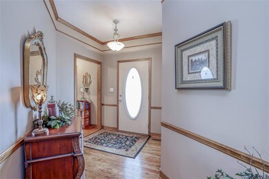 4439 SW Creekview Dr, Lees Summit, MO 64082 - photo 6