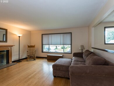 230 SW Phyllis Ct, Gresham, OR 97030 - photo 5