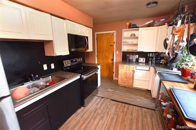 2917 Mallery St, Flint, MI 48504 - photo 4