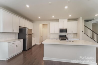 11945 Red Leaf Dr, Charlotte, NC 28215 - photo 7