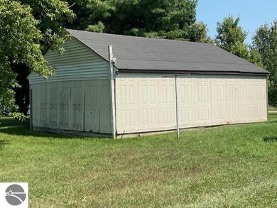 634 S Campbell Rd, West Branch, MI 48661 - photo 3