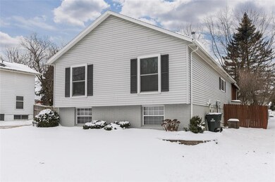 20 Clive Dr NW, Cedar Rapids, IA 52405 - photo 2