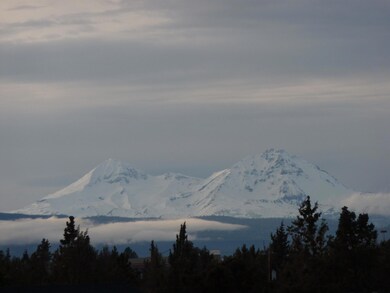 Pic Snow Capped Mt