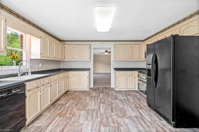 1382 Twin Creek Rd, Asheboro, NC 27205 - photo 7