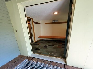 26 Woodsview Ln unit 4, Lincoln, NH 03251 - photo 4