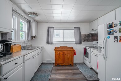 2317 46th St, Moline, IL 61265 - photo 5