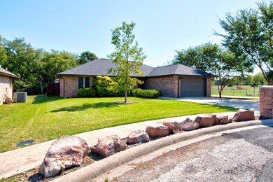 700 Park Place, Whitesboro, TX 76273 - photo 2