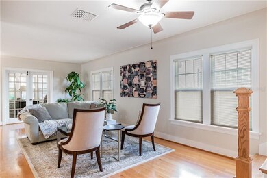 1135 14th Ave N, Saint Petersburg, FL 33705 - photo 4