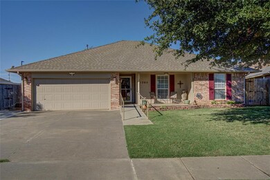 1305 Washington Cir, Moore, OK 73160 - photo 4