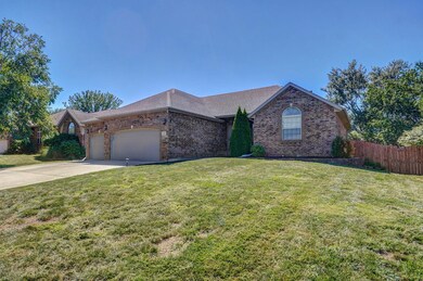 605 N Milton Dr, Nixa, MO 65714 - photo 2