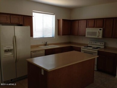 LARGE KITCHEN