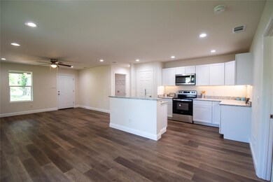 207 N Bond St, Whitewright, TX 75491 - photo 6