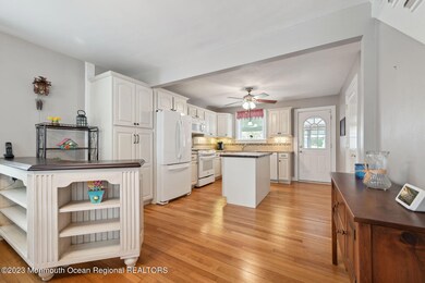 0011-14Kitchen & Dining Room