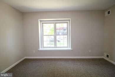 11 Mulberry Ln, Swedesboro, NJ 08085 - photo 4