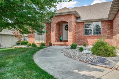 737 N Taylor Way-4