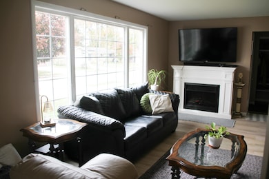 1625 Atlanta Cir, Manitowoc, WI 54220 - photo 3