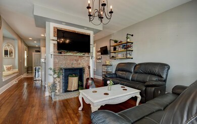 Lving Room (2)