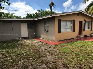 BACK UNIT WITH EXTRA STORAGE ROOM+LAUNDRY ROOM