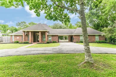2303 Pine Dr, Friendswood, TX 77546 - photo 2