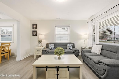 1323 Lacona Ln, Louisville, KY 40213 - photo 4