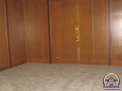 1916 SW Warner Ct, Topeka, KS 66604 - photo 6